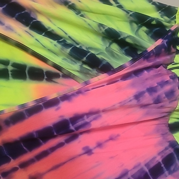 Tie Dye Plus Size Wrap Dress - Picture 3 of 4